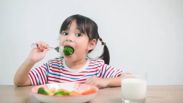 Tetap Aktif dan Berenergi, Begini 4 Tips Biar Anak Nggak Mudah Lemas Saat Jalani Puasa