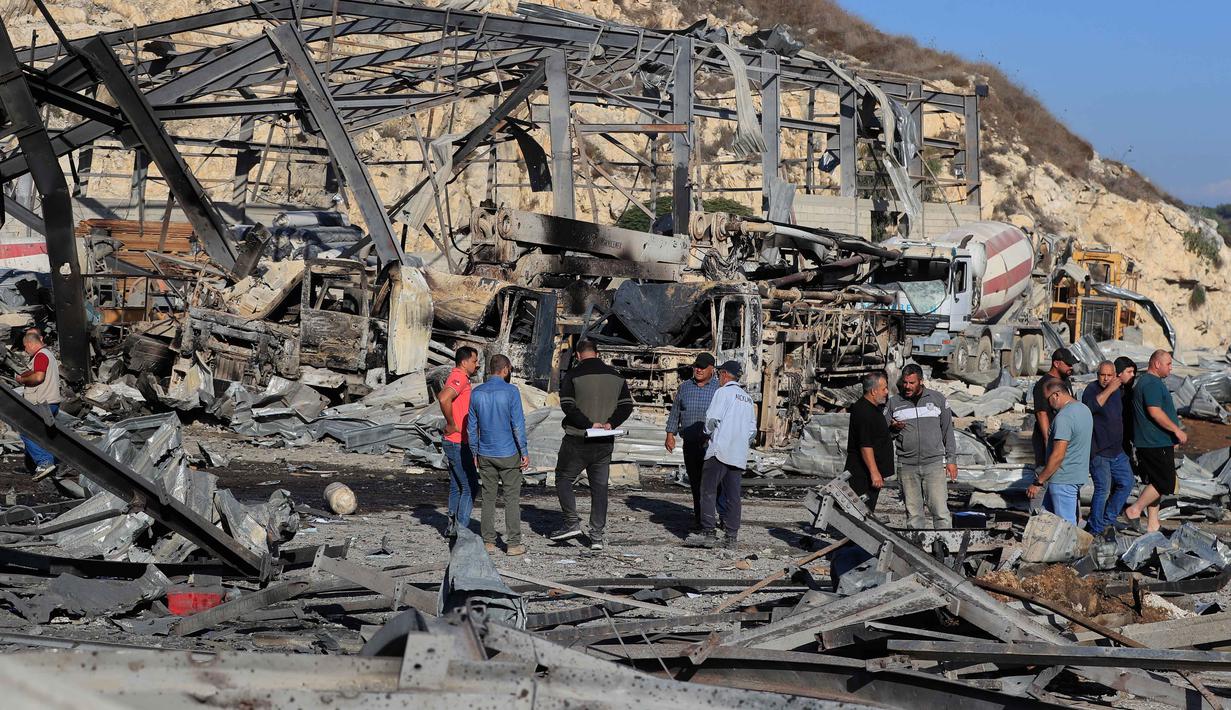 Di sisi lain, Kementerian Kesehatan Lebanon menyatakan, pada 16 Oktober 2025, bahwa serangan Israel di selatan telah menewaskan satu orang dan melukai tujuh orang. (AP Photo/Mohammad Zaatari)