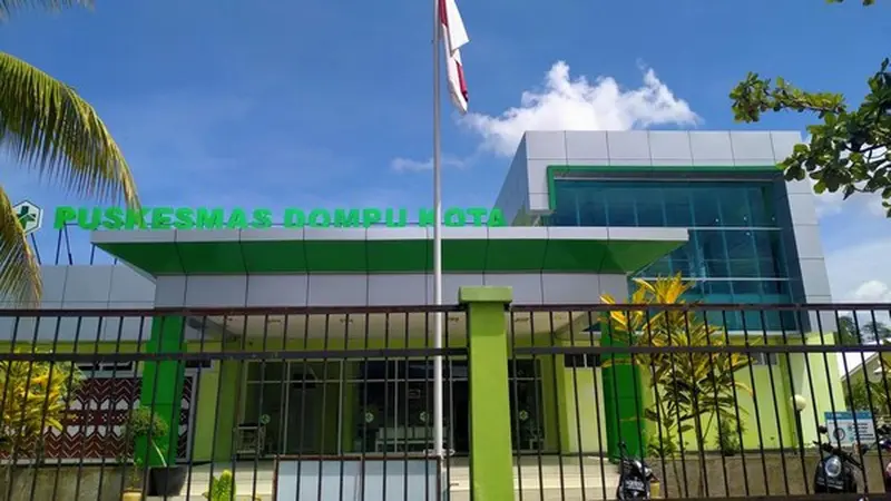 Bangunan PKM Dompu Kota. (Foto: Liputan6.com/Miftahul Yani)