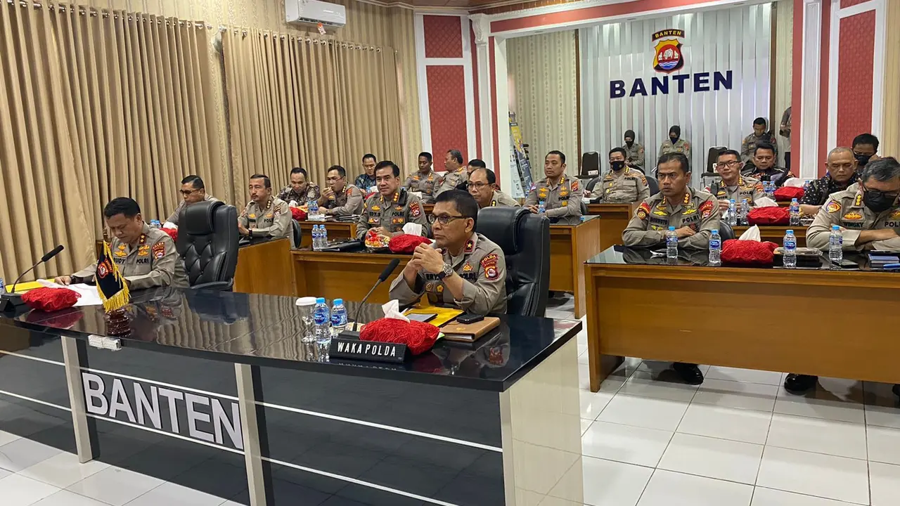 Kapolda Banten Beserta Jajaran Terima Arahan Kapolri, Jenderal Listyo Sigit Prabowo, Mengenai Kenaikan Harga BBM Subsidi. (Dokumentasi Polda Banten).