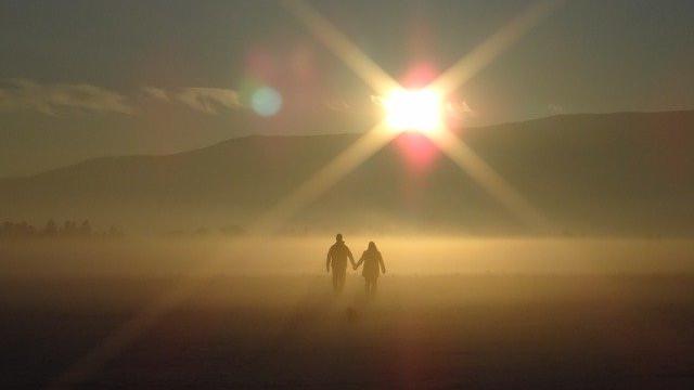 Ilustrasi bulan madu