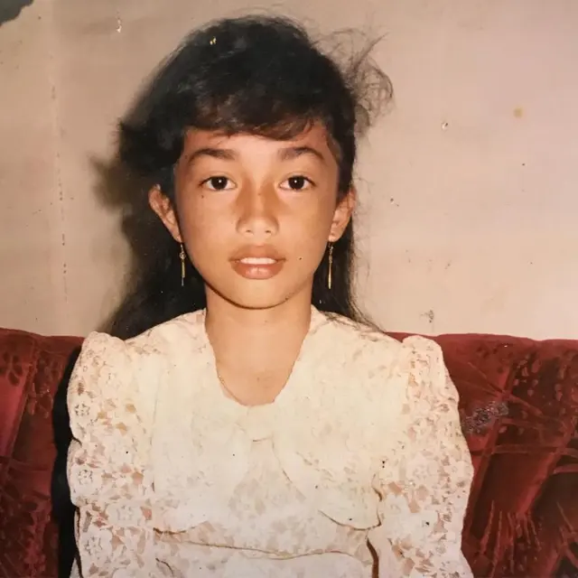 6 Potret Masa Kecil Ussy Sulistiawaty, Gayanya saat SD Curi Perhatian