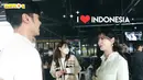Chicco Jerikho bertanya kepada Kim Sejeong apakah dia pernah ke Indonesia sebelumnya. (Foto: YouTube/ Chicco Jerikho)