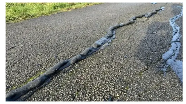 "Ular Misterius" Muncul Lagi di Jalur Sepeda, Picu Pengendara Terjatuh