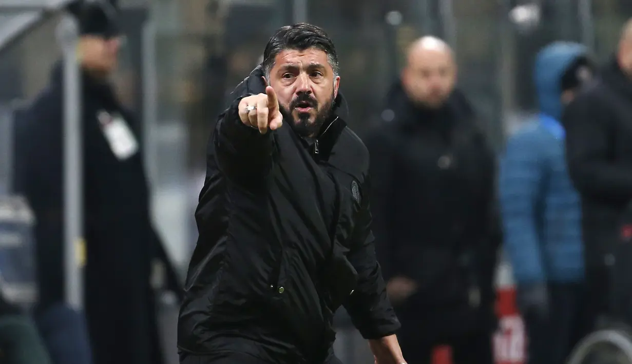 Ekspresi pelatih AC Milan, Gennaro Gattuso pada laga perempat final Coppa Italia yang berlangsung di stadion San Siro, Milan, Rabu (30/1). AC Milan menang 2-0 atas Napoli (AP Photo/Antonio Calanni)