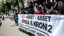 Massa yang tergabung dalam Komite Penyelamat Asset Negara menggelar unjuk rasa di Gedung Granadi, Jakarta, Senin (17/12). Dalam aksinya, mereka Menuntut penyitaan sejumlah aset milik Yayasan Supersemar, termasuk Gedung Granadi (Liputan6.com/Faizal Fanani)