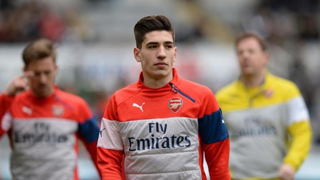 Bek Arsenal asal Spanyol, Hector Bellerin, tertarik kembali ke Barcelona.