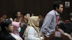 Dari ki-ka: Saksi fakta Pemohon, Listiana, Nur Latifah, Beti Kristiana, dan Hartanto saat memberi kesaksian dalam sidang sengketa Pilpres 2019 di MK, Jakarta, Rabu (19/6/2019). Keempat saksi memberi kesaksian terkait sengketa Pilpres 2019 untuk wilayah Jawa Tengah. (merdeka.com/Iqbal Nugroho)