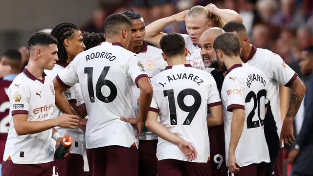 Foto: Momen Erling Haaland Diomelin Pep Guardiola Meski Cetak 2 Gol Untuk Manchester City
