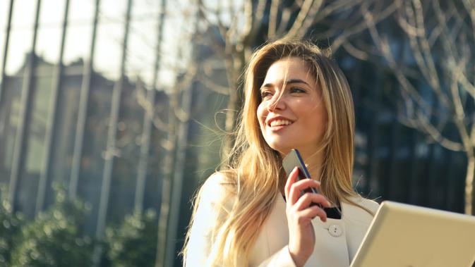 Ilustrasi Menatap Masa Depan Credit: pexels.com/AndreaPiacquadio