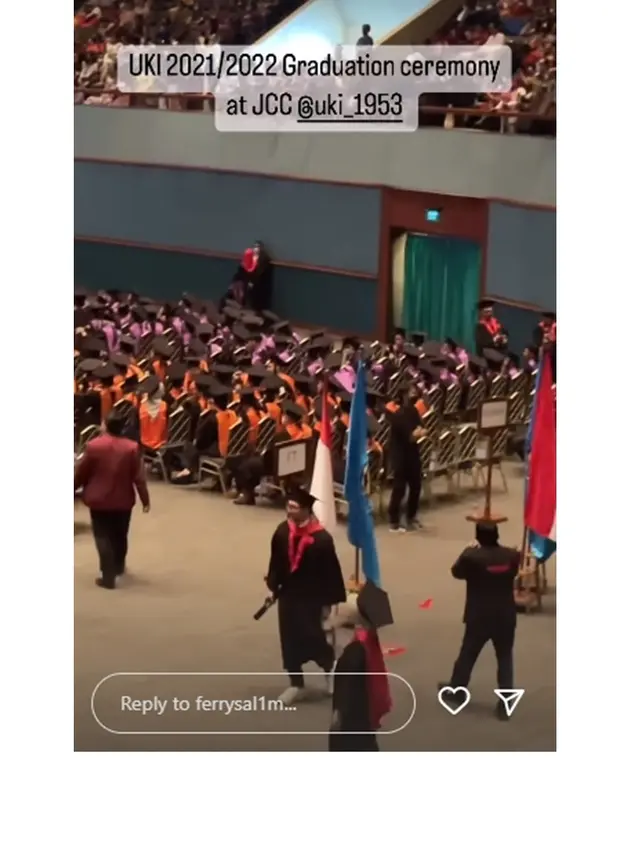 6 Momen Ferry Salim Jalani Wisuda di Usia 56 Tahun, Raih Gelar Sarjana Hukum