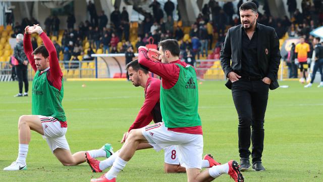 FOTO: AC Milan Ditahan Imbang Klub Juru Kunci