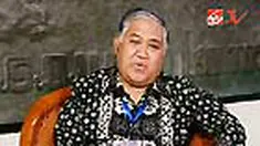 Ketua Umum PP Muhammadiyah Din Syamsuddin membantah rumor yang menyebutkan hubungannnya dengan Presiden Susilo Bambang Yudhoyono retak. Rumor ini muncul karena Presiden embuka Muktamar Muhammadiyah ke-46 di Yogyakarta dari Madinah, Arab Saudi. 
