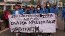 <p>Massa aksi dari berbagai elemen melakukan aksi di Gedung DPR, Jakarta, Kamis (21/4/2022). Aksi yang terdiri dari buruh, mahasiswa dan aktivis menyuarakan untuk menolak penundaan pemilu, kenaikan harga minyak, dan cipta kerja. (Liputan6.com/Angga Yuniar)</p>