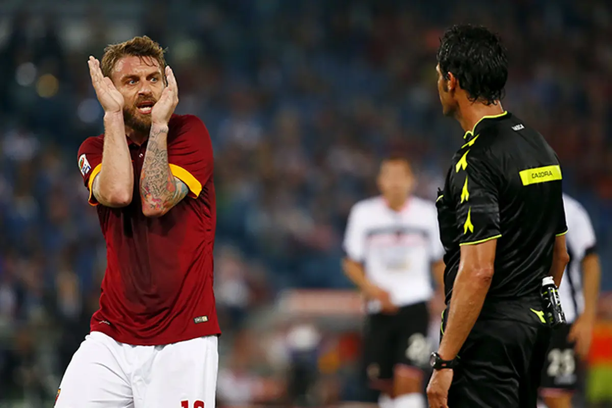 De Rossi Absen Bela Roma di Derby Kontra Lazio?