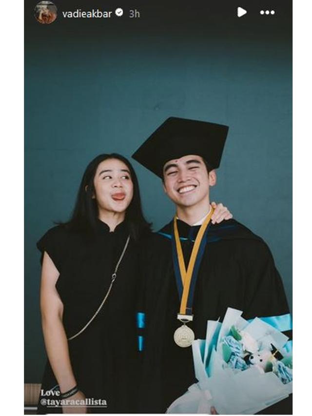 6 Potret Wisuda Vadi Akbar Adik Vidi Aldiano, Raih Gelar Master