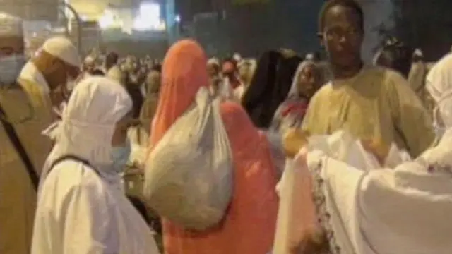 Jemaah Haji Asal Nigeri Nyambi Jualan di Tanah Suci