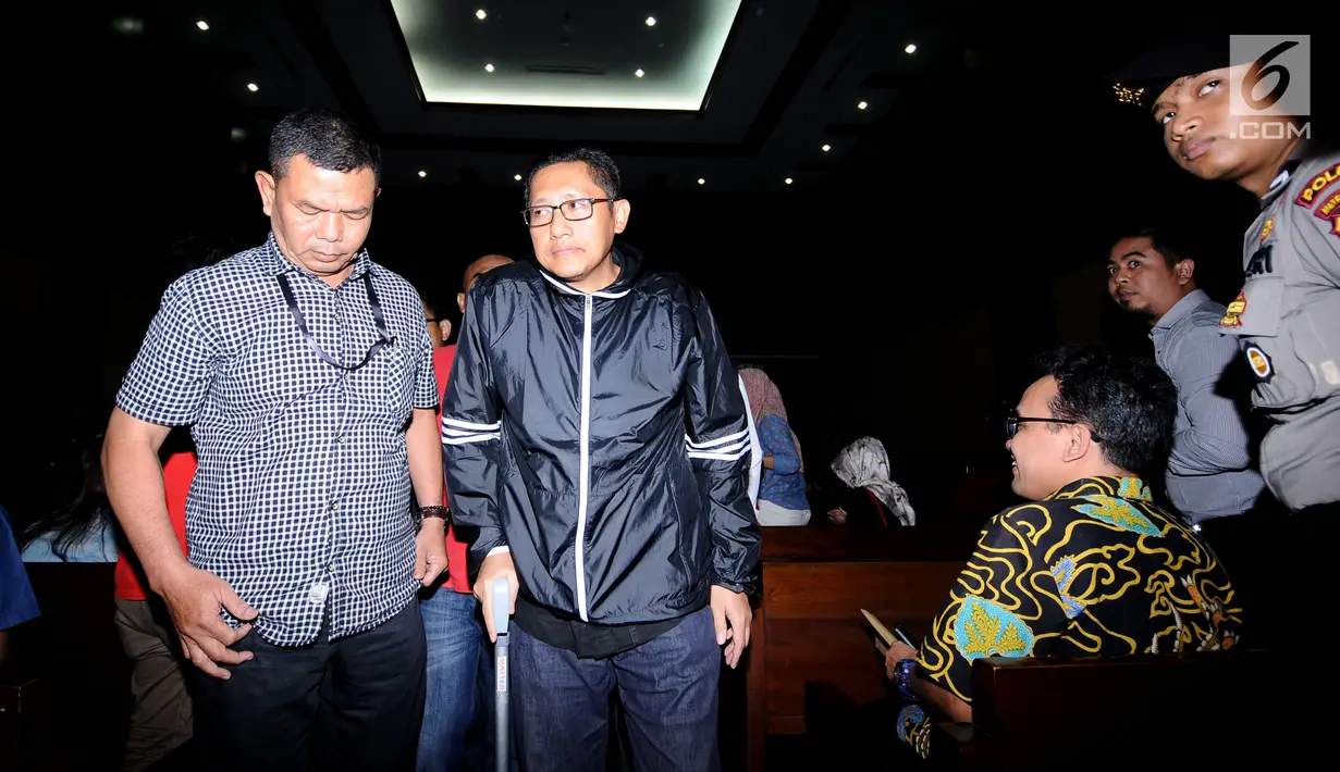 Mantan Ketua Fraksi Demokrat, Anas Urbaningrum usai bersaksi dalam sidang lanjutan dugaan korupsi e-KTP dengan terdakwa Andi Narogong di Pengadilan Tipikor, Jakarta, Kamis (23/11). Sidang mendengar keterangan saksi. (Liputan6.com/Helmi Fithriansyah)