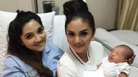 Jenguk Bayi Arsya, Krisdayanti - Ashanty Disebut Kakak Beradik