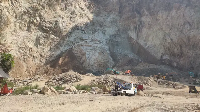 Update Longsor Tambang Batu Alam Gunung Kuda Cirebon: 11 Korban Masih Tertimbun