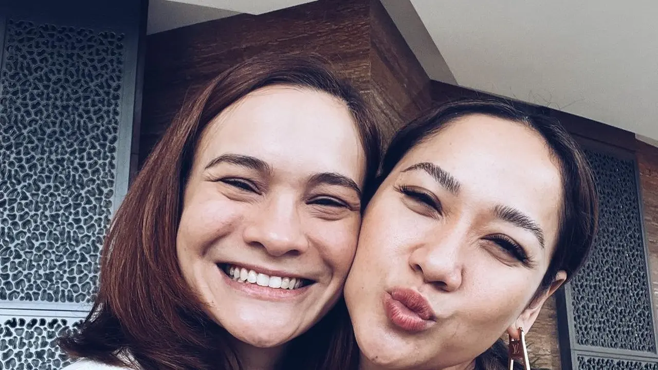 Potret keakraban Aishah Sinclair bersama BCL (Instagram/aishahjennifer)