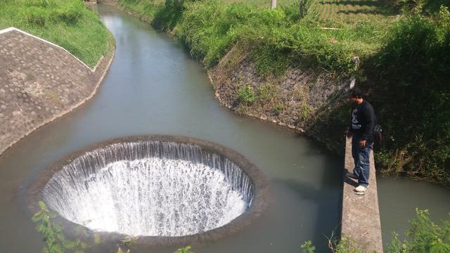 Sumur di Atas Sungai