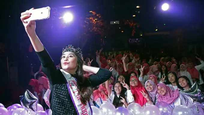 [Bintang] Prilly Latuconsina Ultah