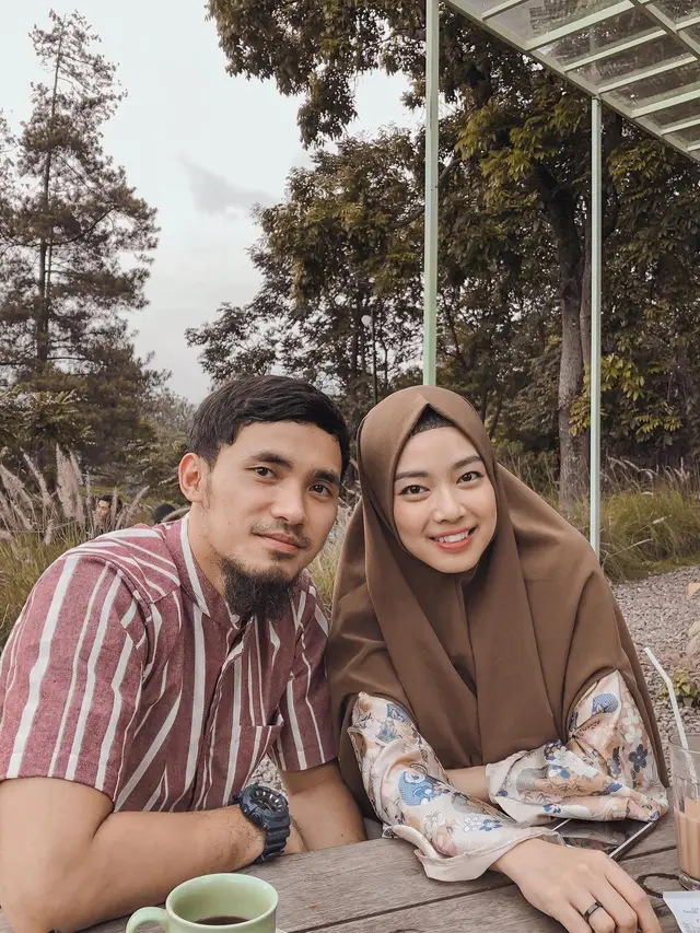 7 Potret Harmonis Achmad Hulaefi dan Lindswell Kwok, Dikaruniai Anak Kedua