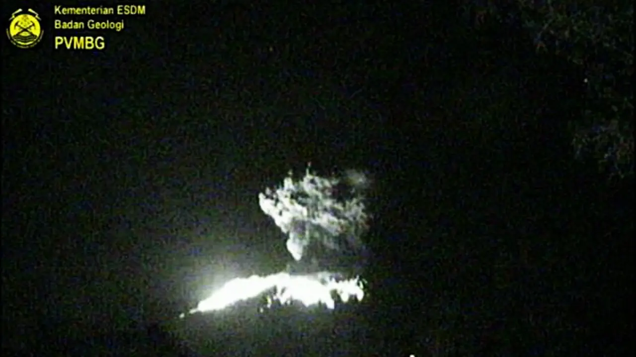 Gunung Agung erupsi