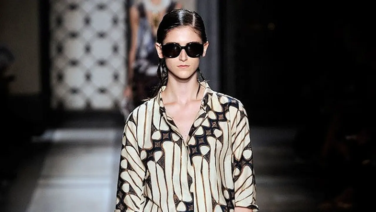 Desainer Dries Van Notenpernah meluncurkan koleksi batik. (Sumber Foto: Vogue)