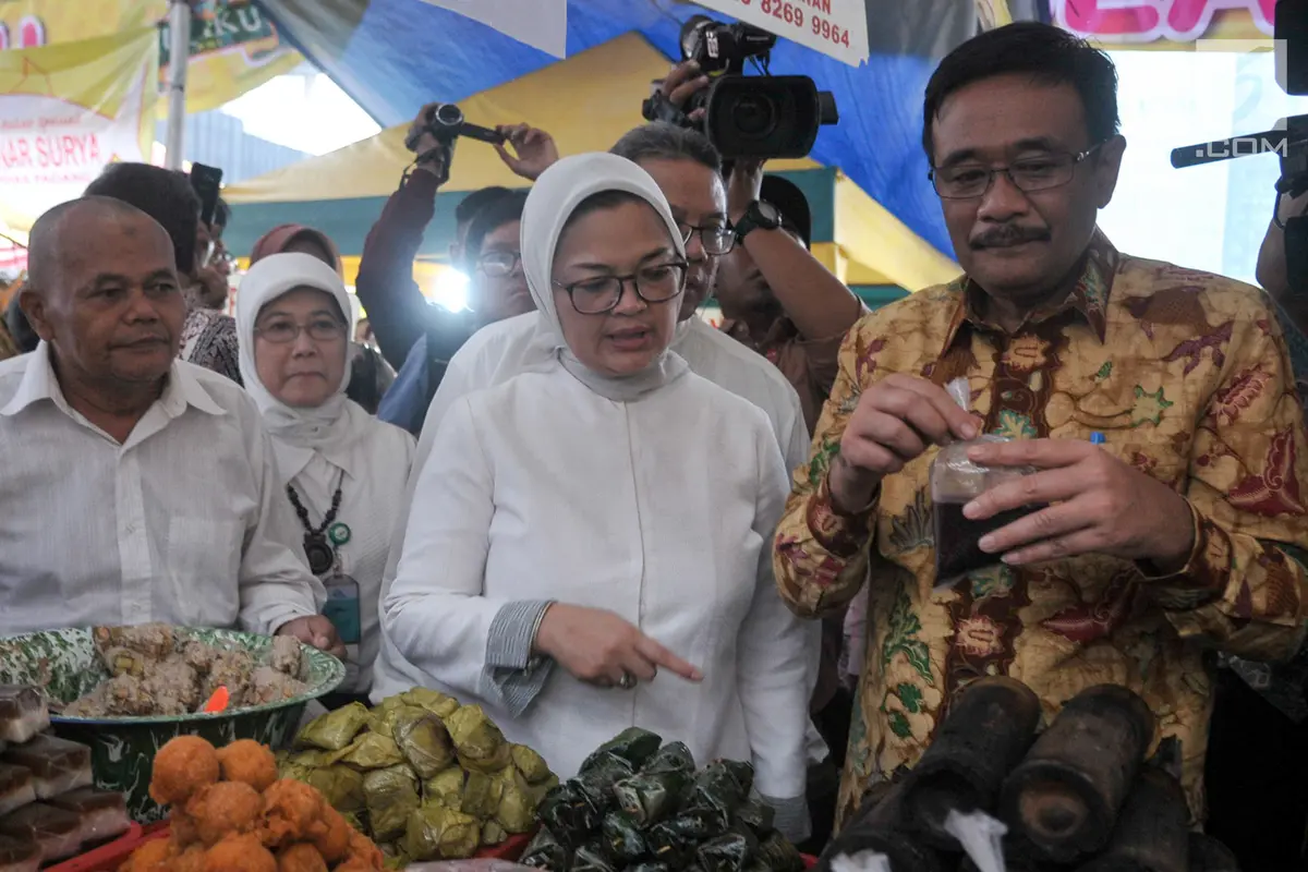 Djarot Tinjau dan Jajan Takjil di Benhil