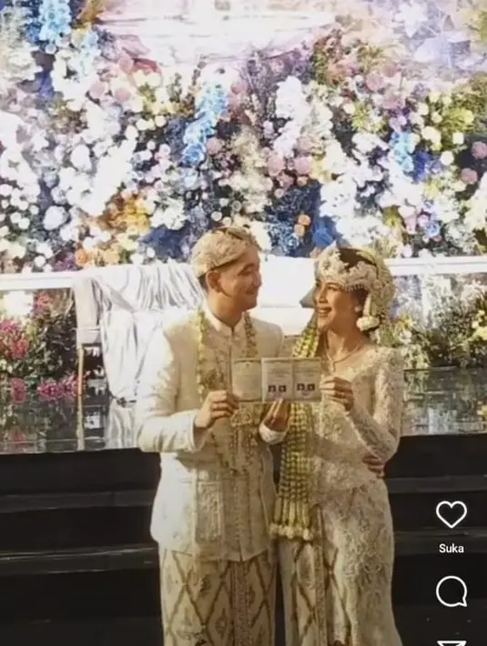 Dalam prosesi ijab kabul, Raka berhasil menyelesaikannya dalam satu tarikan napas. “Saya terima nikah dan kawinnya Adinda Noviana Sari Nurjannah Thomas binti Thomas Riyadi dengan maskawin tersebut tunai." [Foto: Instagram/sepasangsakral]
