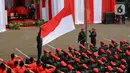 Ketua Bidang Ideologi dan Kaderisasi Partai Demokrasi Indonesia Perjuangan (PDIP) Djarot Saiful Hidayat memimpin Upacara Hari Lahir Pancasila di Jakarta, Minggu (1/6/2025). (LIputan6.com/Herman Zakharia)