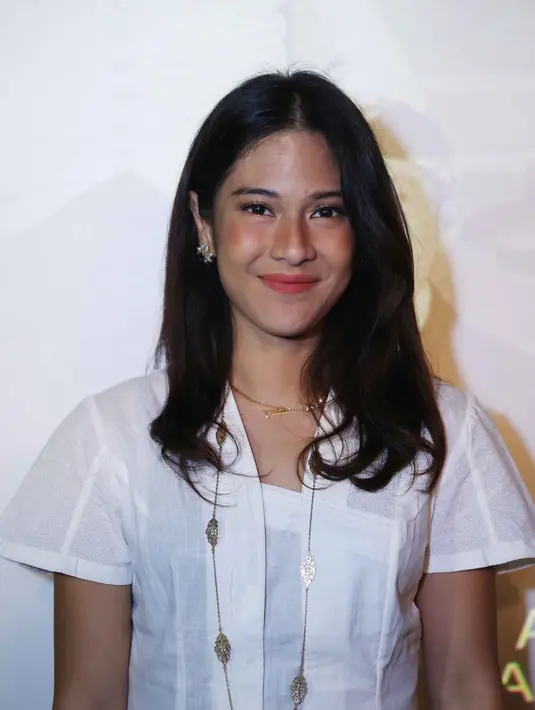 "Dari lubuk hati saya bersyukur banget. Karena sebelum dapet project ini, saya mendapatkan kepedulian besar gimana perempuan dalam kemajuan sebuah bangsa," ucap Dian Sastro di Djakarta Theatre, Jakarta Pusat, Kamis (14/7/2016). (Nurwahyunan/Bintang.com)