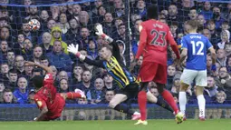 Joshua King yang sempat didatangkan oleh Everton dari Bournemouth pada musim 2020/2021 kembali hadir di Goodison Park, namun kali ini dirinya menjadi momok menakutkan bagi The Toffes akibat ulahnya yang berulang kali menjebol gawang Pickford. (AP via PA/Martin Rickett)