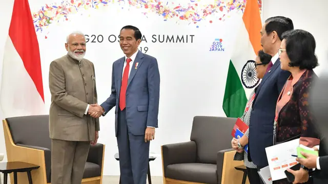 Presiden Joko Widodo atau Jokowi mengadakan pertemuan bilateral dengan Perdana Menteri India, Narendra Modi, di sela KTT G20, Sabtu (29/6/2019).