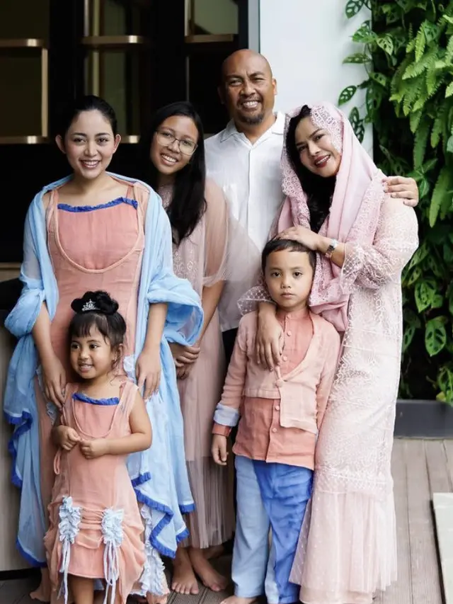 Busana Rachel Vennya saat lebaran ke dua, credit: Instagram (@rachelvennya)