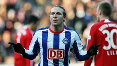Hertha BSC Berlin's striker Andrej Voronin celebrates scoring during German first division Bundesliga match Hertha BSC Berlin vs FC Bayern Munich in Berlin on February 14, 2009. AFP PHOTO/RONNY HARTMANN
