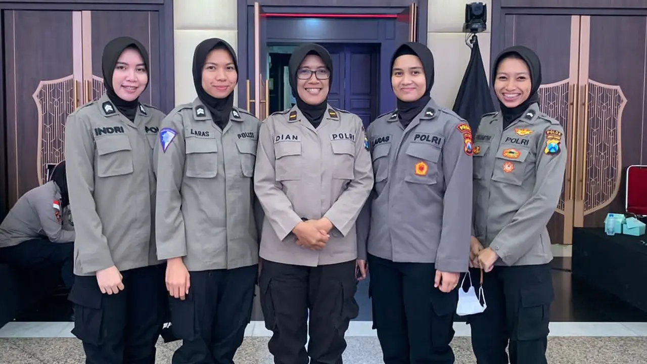 5 Polwan dari Polda Jatim meraih penghargaan dari Kapolri. (Istimewa)