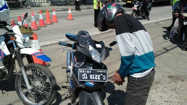 4. Pak polisi auto puyeng lihat ini