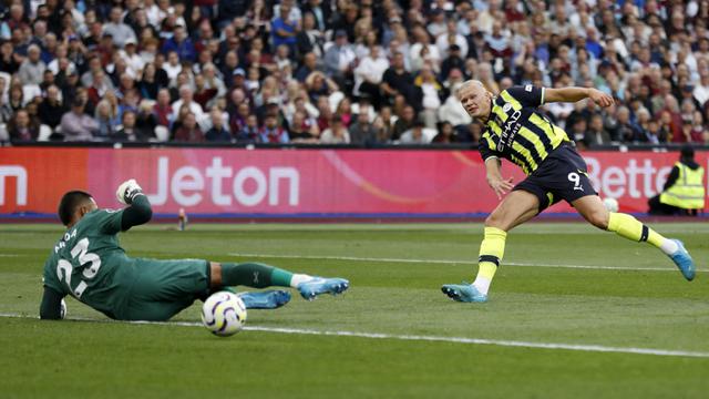 Foto: Beringasnya Erling Haaland saat Borong Tiga Gol untuk Kemenangan Man City di Liga Inggris