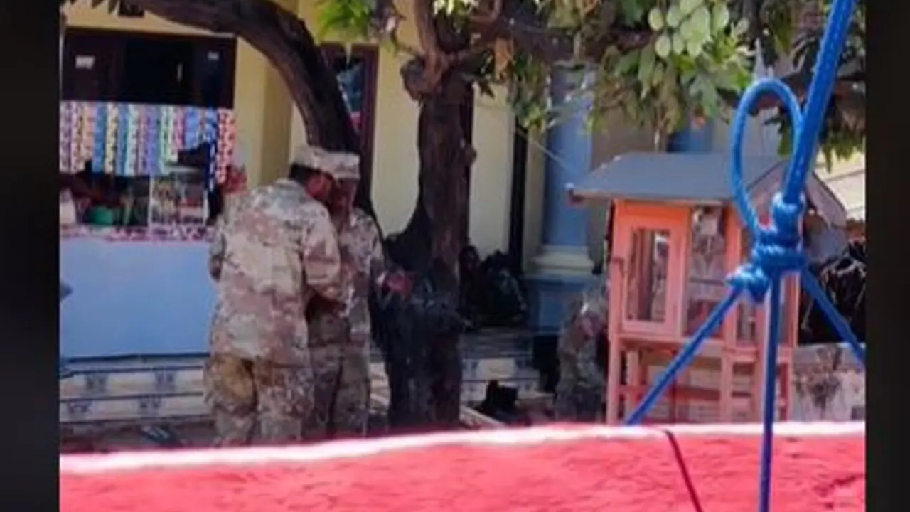 Viral Tentara Amerika Jajan Minuman Es dalam Kemasan di Situbondo
