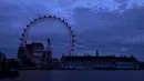 The London Eye menyala merah untuk menandai Hari Inklusi di London, Inggris, Jumat (20/7). (Niklas Halle'n/Light Up For Inclusion/AFP-Services)