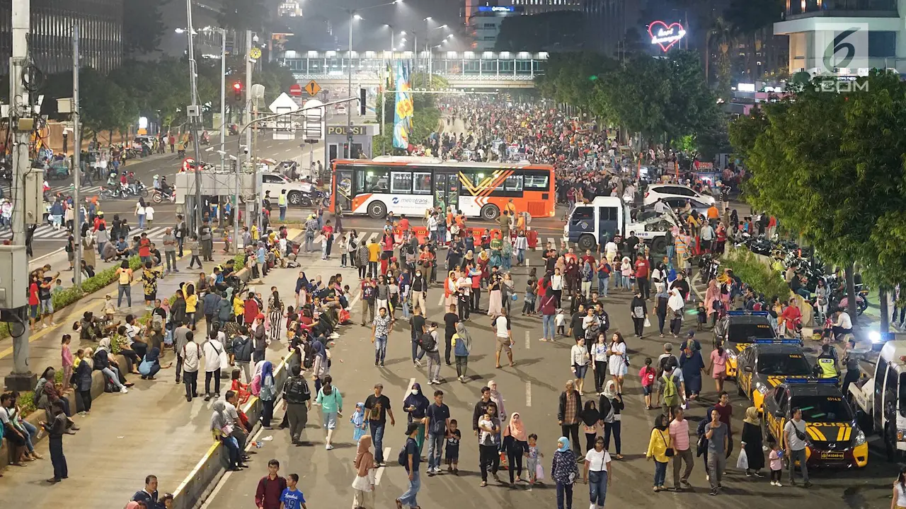 Lautan Manusia Memadati Bundaran HI Pada Peringatan HUT DKI Jakarta