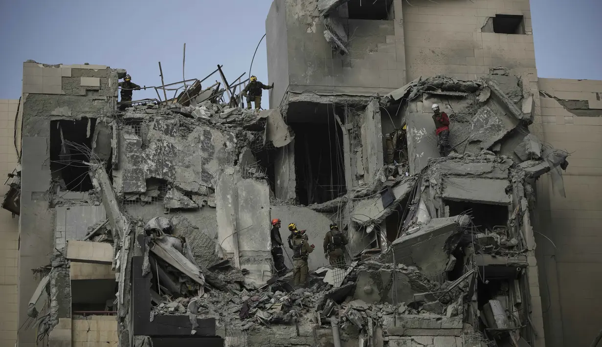 Sementara Iran mengklaim ada lebih dari 400 orang tewas akibat serangan Israel, termasuk 13 anak-anak. Selain itu, sedikitnya 3.056 orang dilaporkan terluka. (AP/Leo Correa)