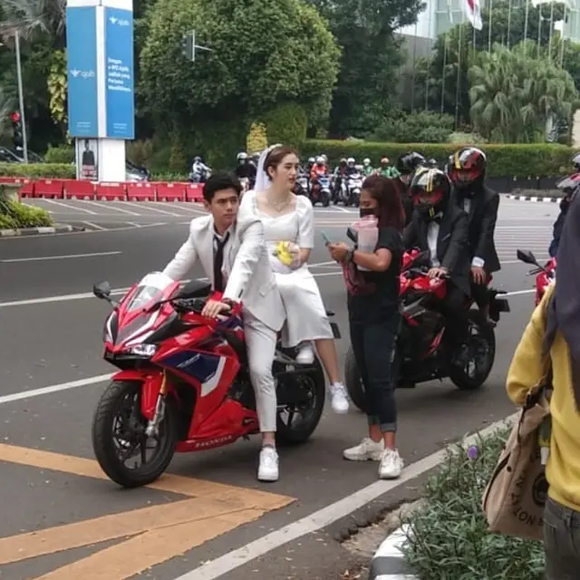 6 Potret Rayn Wijaya dan Ranty Maria Pakai Baju Pengantin, Didoakan Segera Menikah