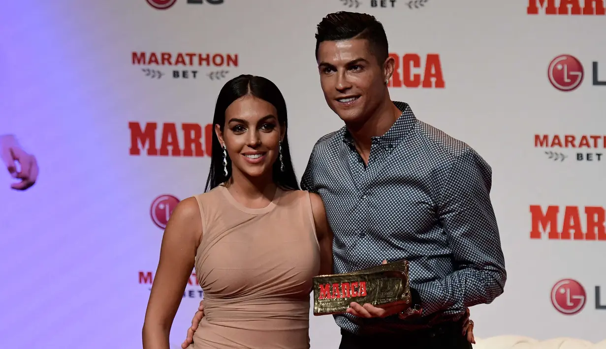 Georgina Rodriguez merupakan kekasih Cristiano Ronaldo, mega bintang sepak bola, sekaligus kapten timnas Portugal yang berstatus juara bertahan. (Foto: AFP/Javier Soriano)