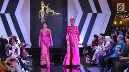 Model membawakan busana pada acara Palembang Fashion Week (PFW) 2019 di Palembang Icon, Sumsel, Minggu (10/3). PFW menjadikan Palembang Icon sebagai mal fashion bagi masyarakat Palembang yang mencari trend, mode dan gaya. (Liputan6.com/Fery Pradolo)