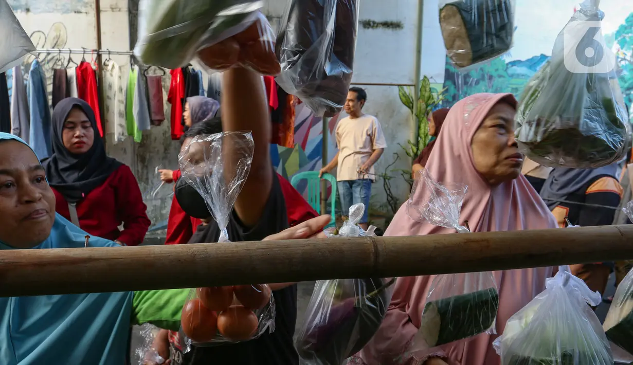 Tujuan kegiatan ini untuk saling berbagi di antara warga yang yang mampu kepada warga tidak mampu. (merdeka.com/Arie Basuki)
