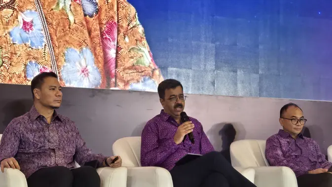 Presiden Direktur sekaligus CEO XLSmart, Rajeev Sethi (tengah) dalam konferensi pers usai RUPS LB XL Axiata (Liputan6.com/ Agustin Setyo Wardani).